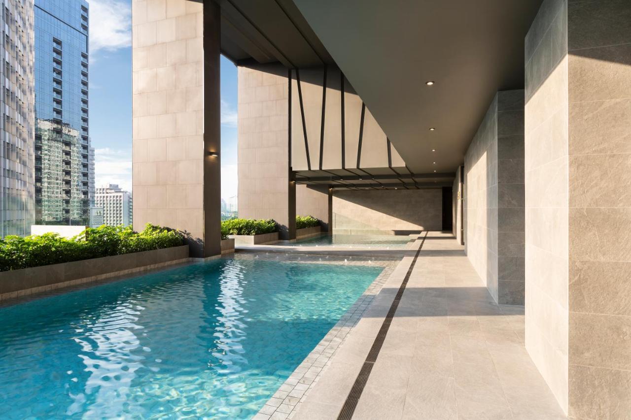 Hotel Ascott Thonglor Bangkok Exteriér fotografie The swimming pool at the 36th floor